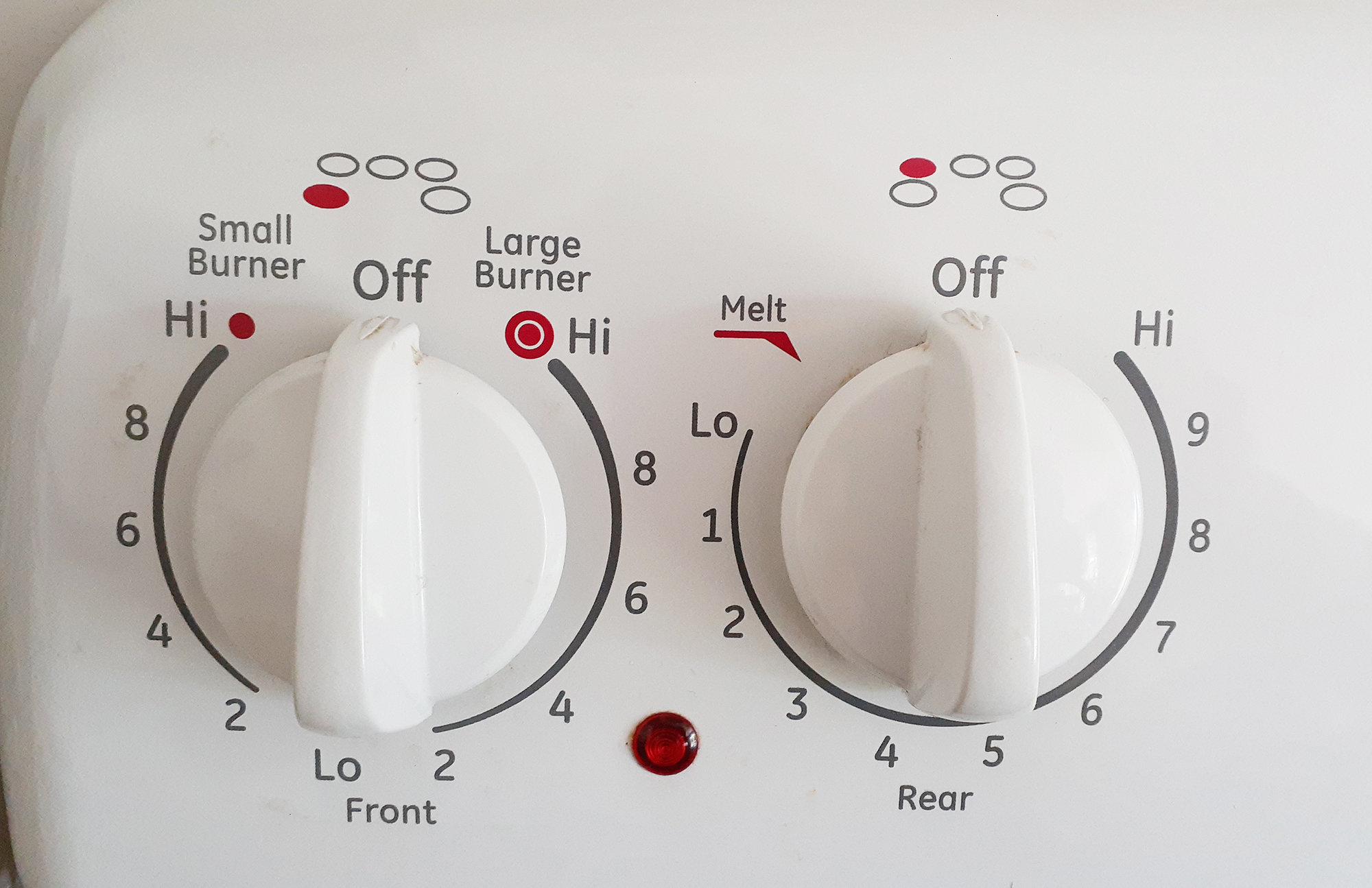 アメリカのコンロの操作パネル、Small/Large burner・Melt・Offボタンの英語表記