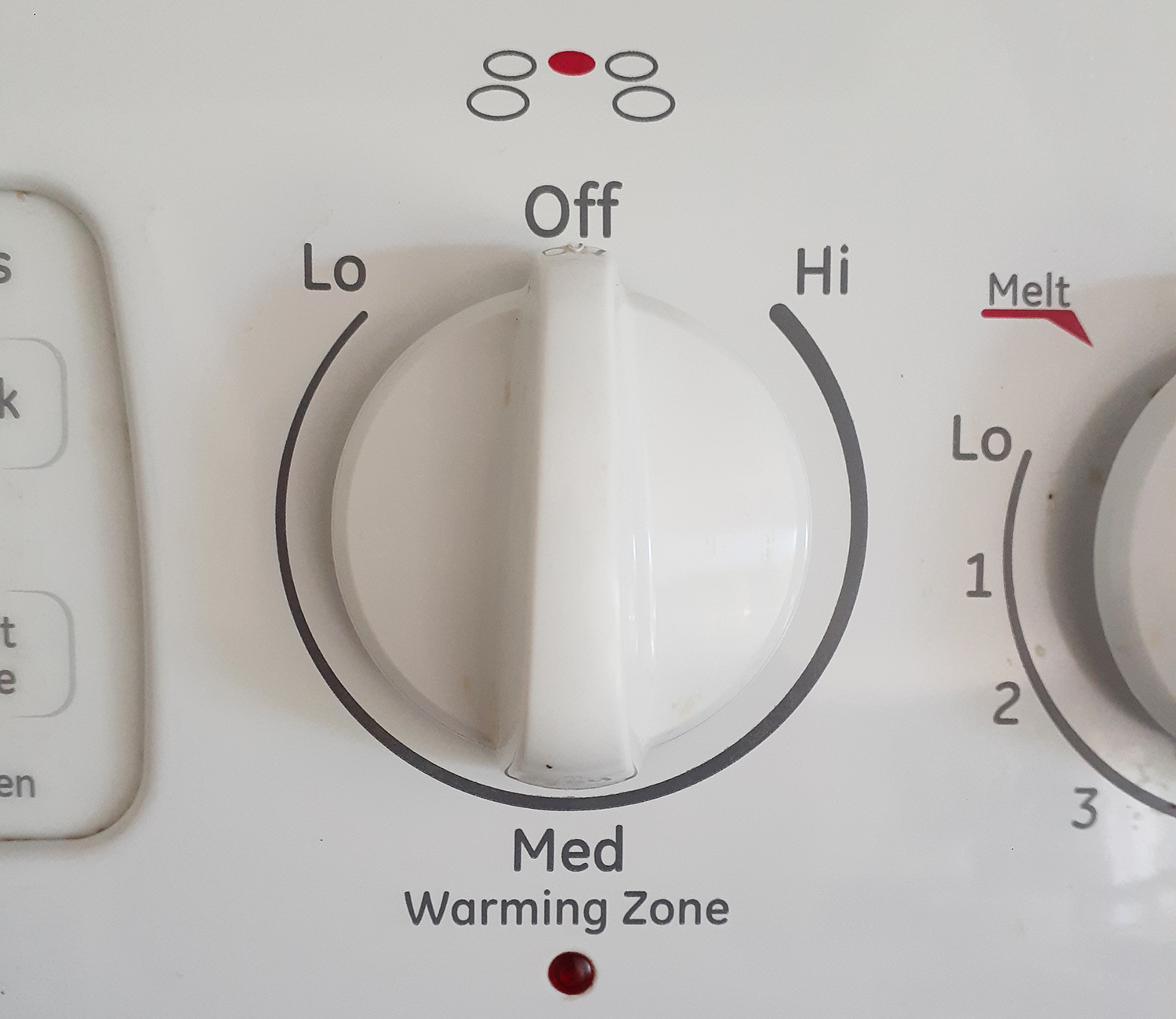 アメリカのコンロのWarming zoneつまみのアップ