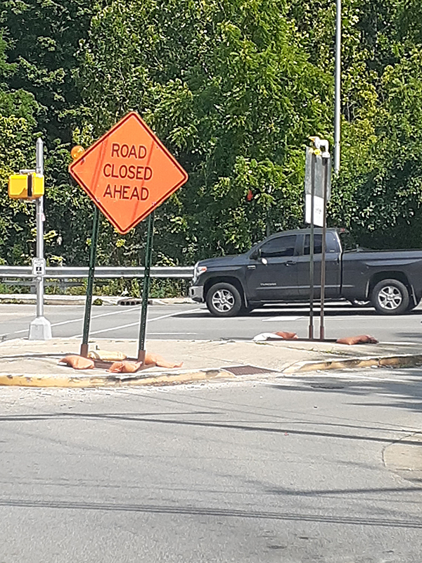 アメリカの道路標識まとめ～標識の意味と色による見分け方 | 駐在妻 