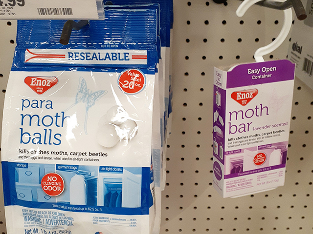 moth balls = 防虫剤