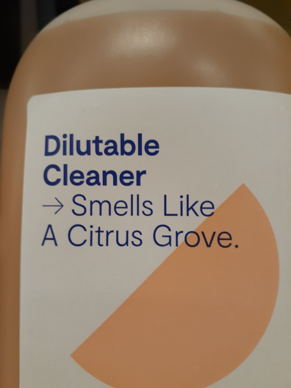 "Dilutable Cleaner"と書かれた洗剤のラベル