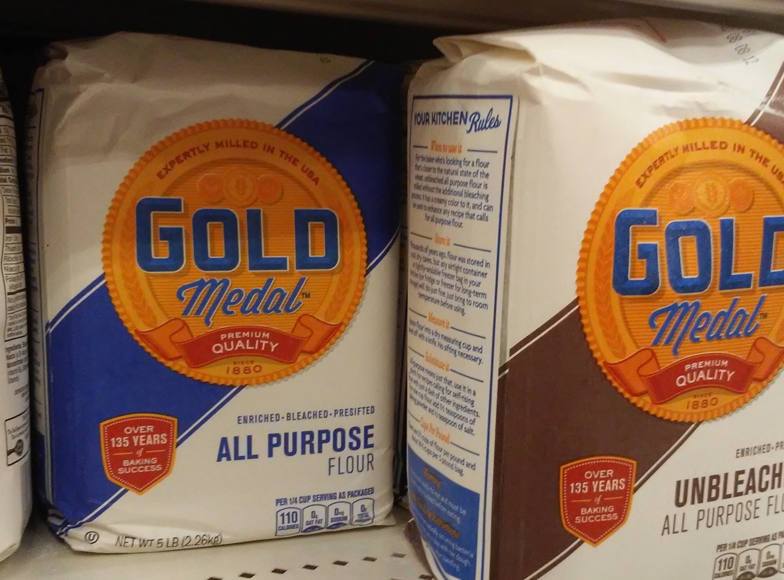All Purpose FlourとUnbleached All Purpose Flourのパッケージ
