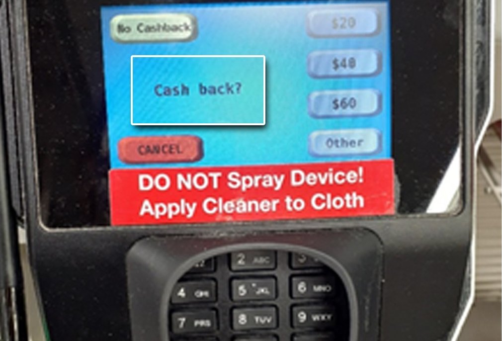 カード端末に表示された「Cash back?」の画面（No Cashbackと金額のボタン）