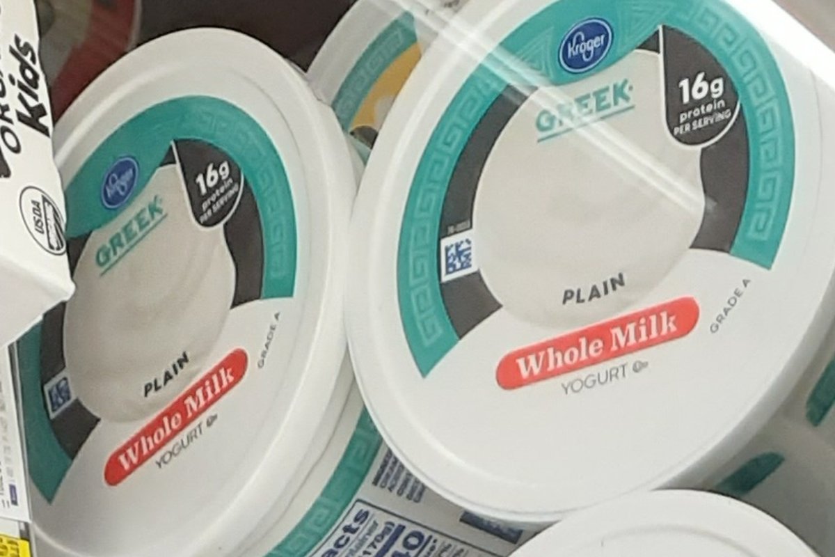 Whole Milk YOGURTのPLAIN・GREEK表示パッケージ