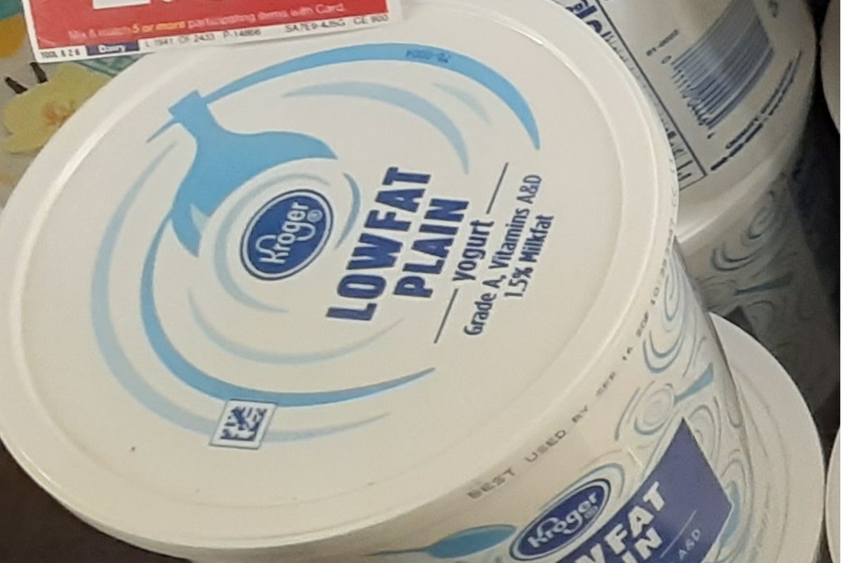 LOWFAT PLAINヨーグルトのパッケージ