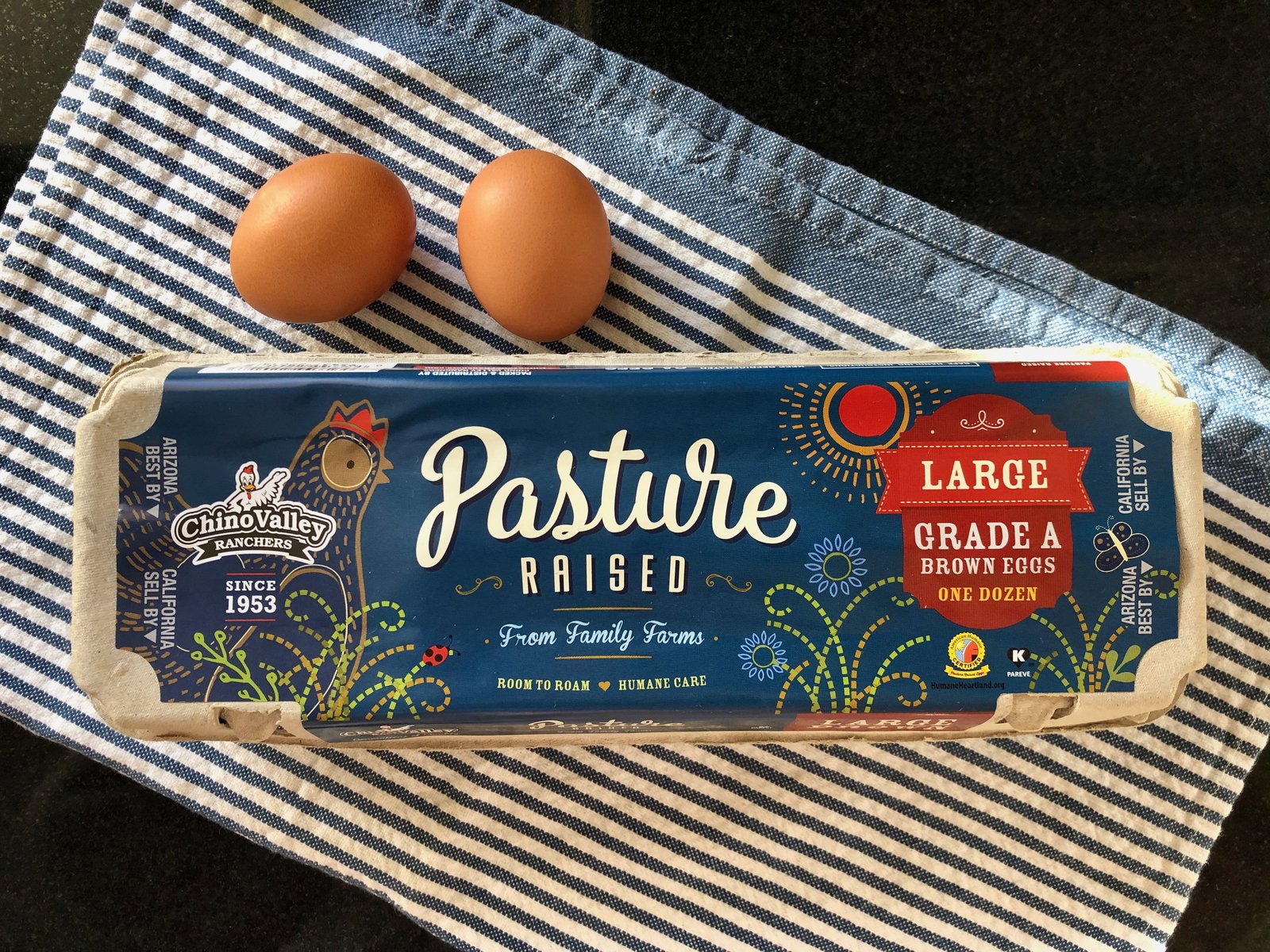 Pasture Raised・Certified Humane・Grade Aと表示された卵パッケージ