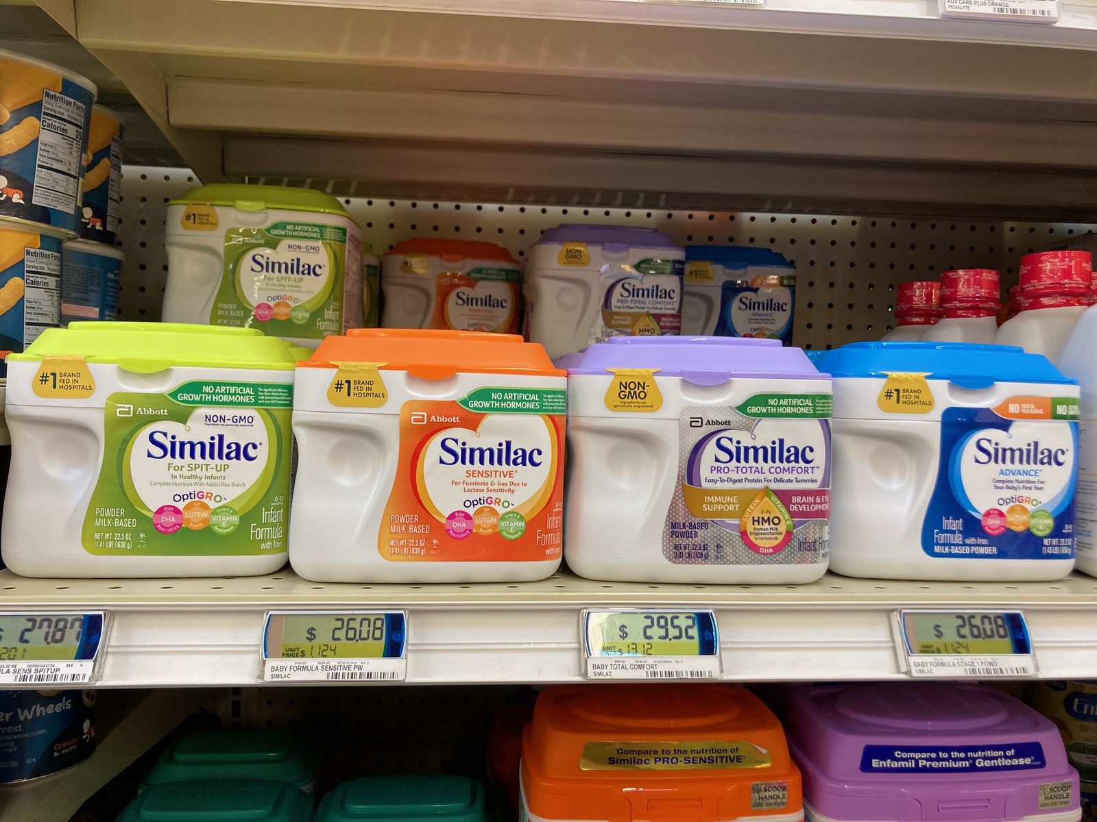 アメリカの粉ミルク(infant formula)|Similac(シミラック)の粉ミルクが並ぶスーパーの売り場