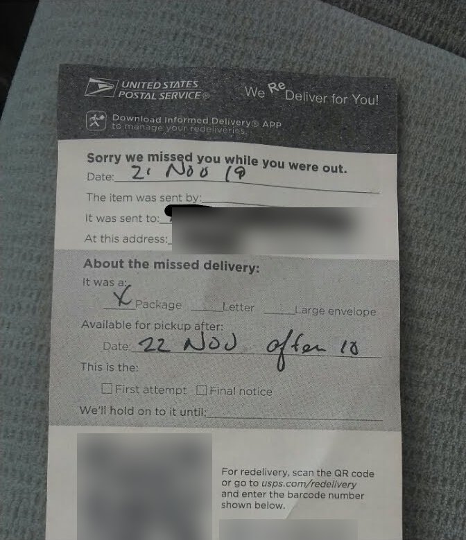 アメリカ（USPS）の不在票 PS Form 3849。上部に We ReDeliver for You!、その下に Sorry we missed you while you were out. と書かれている（宛名・住所・QRコード・バーコード番号はぼかしています）