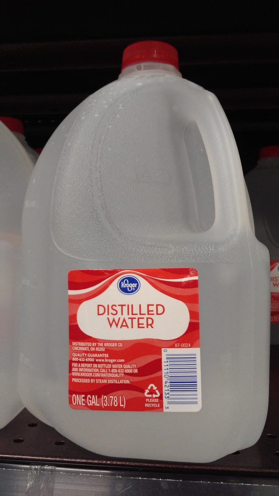 アメリカのスーパーで売られているDistilled water（蒸留水）のパッケージ