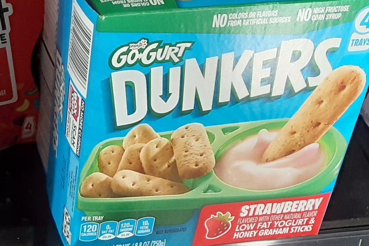 Go-GURT DUNKERS（低脂肪ヨーグルト＋グラハムスティック）の箱