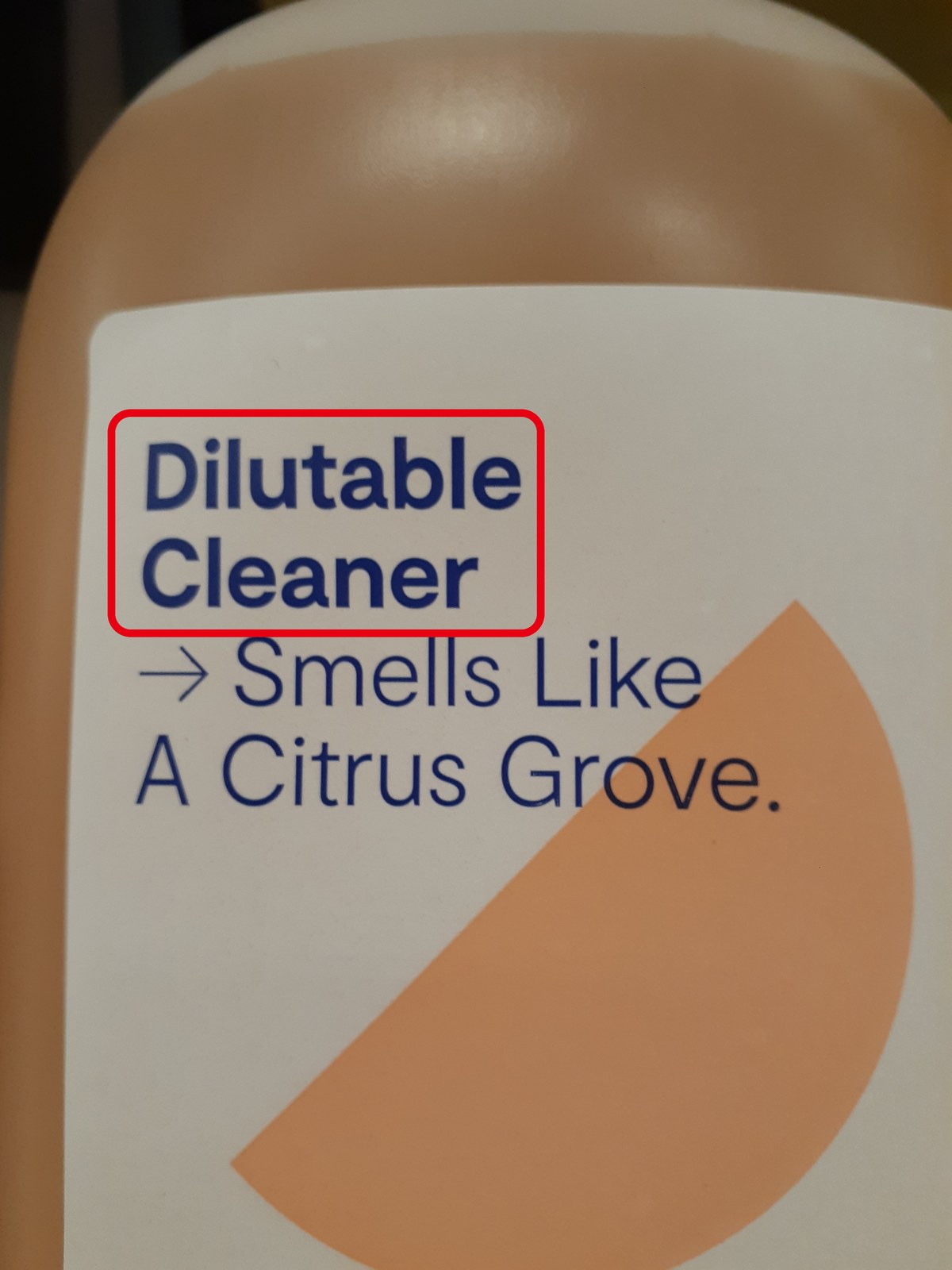 Dilutable Cleaner と書かれた洗剤のボトル