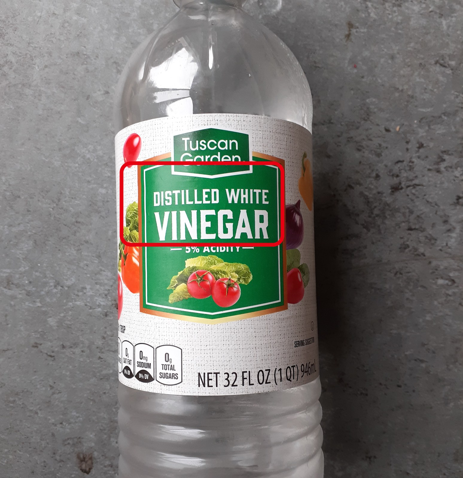 Tuscan Garden の Distilled White Vinegar のボトル