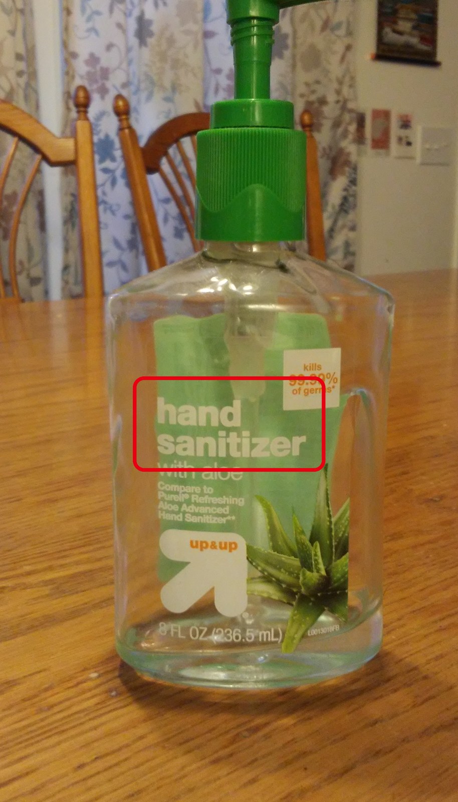 up&up の hand sanitizer with aloe のポンプボトル