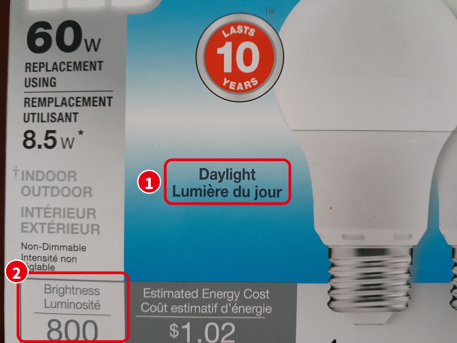 Daylight の LED 電球の箱（60W replacement）