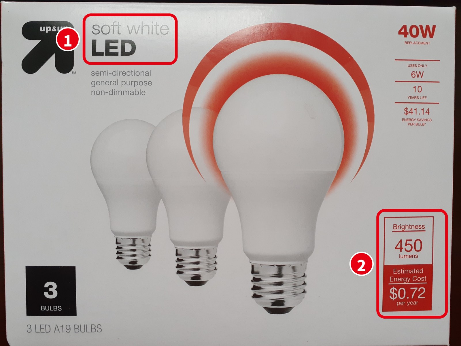 Soft White の LED 電球3個入りの箱（Target の up&up）