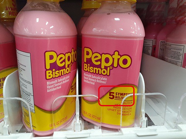 ピンク色の胃腸薬 Pepto-Bismol のボトル