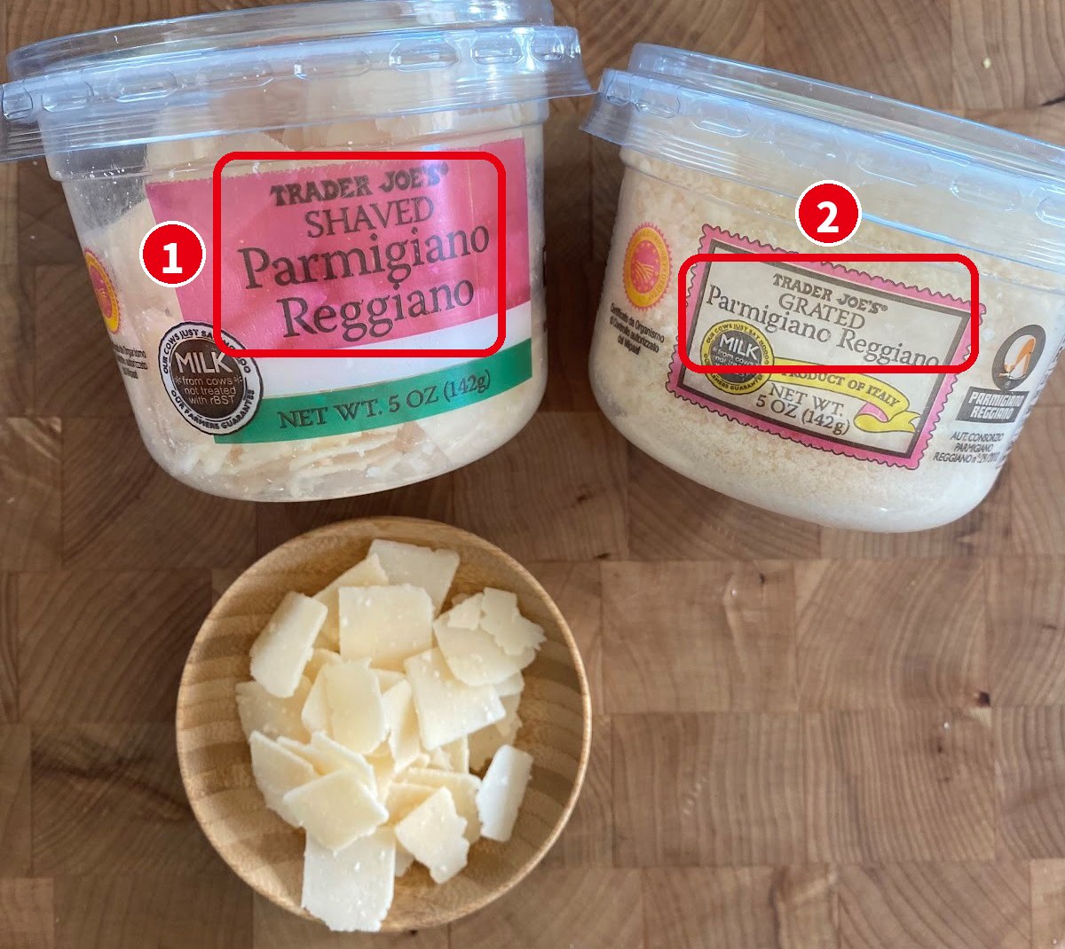 Trader Joe’s の Shaved Parmigiano Reggiano と Grated Parmigiano Reggiano の容器