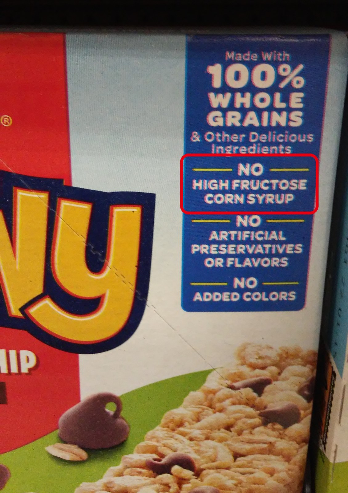グラノーラバーの箱の NO HIGH FRUCTOSE CORN SYRUP の表示
