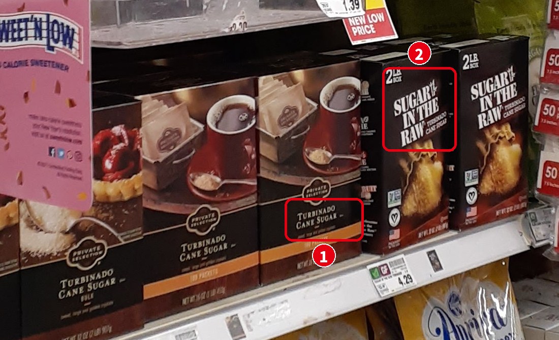 Turbinado Cane Sugar と Sugar In The Raw の箱が並ぶ棚