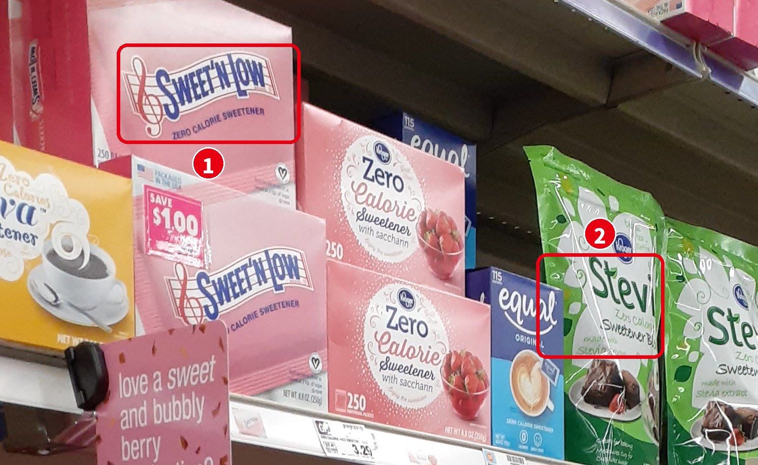 Sweet'N Low や Stevia が並ぶ甘味料の棚