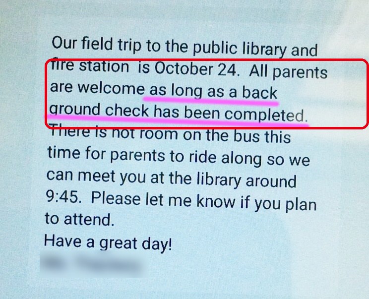 遠足の案内。「background check has been completed」の所にピンクの線が引かれている