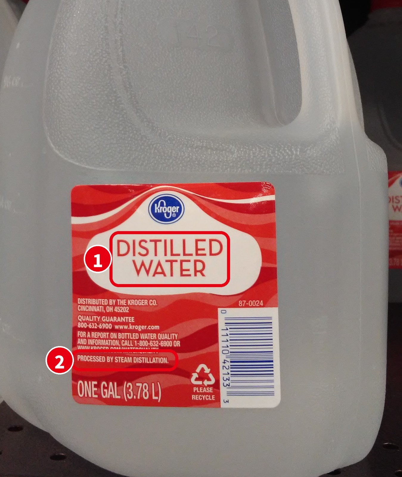 アメリカのスーパーで売られているDistilled water（蒸留水）のパッケージ