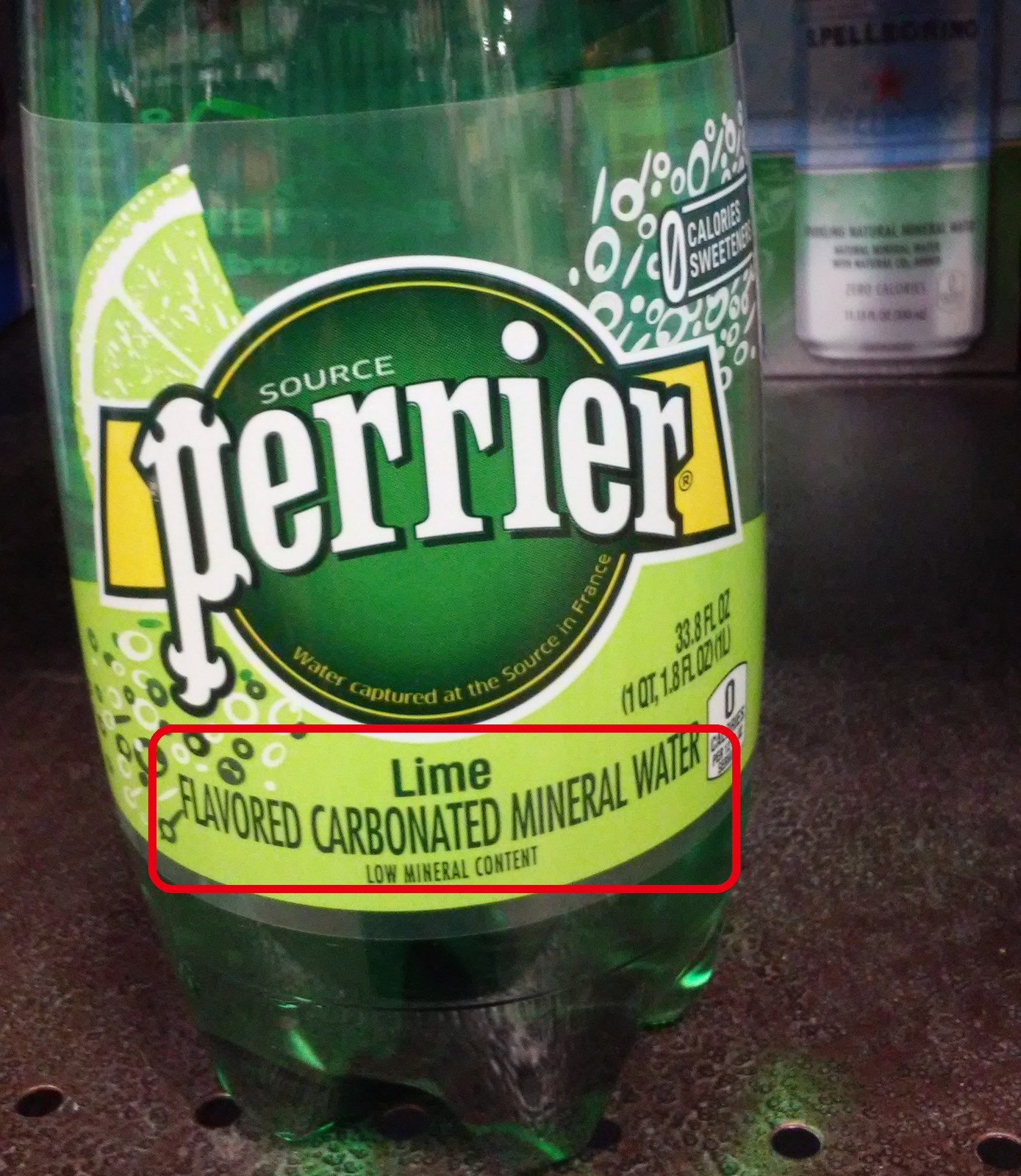 アメリカのスーパーで売られている炭酸水（Sparkling water）のボトル